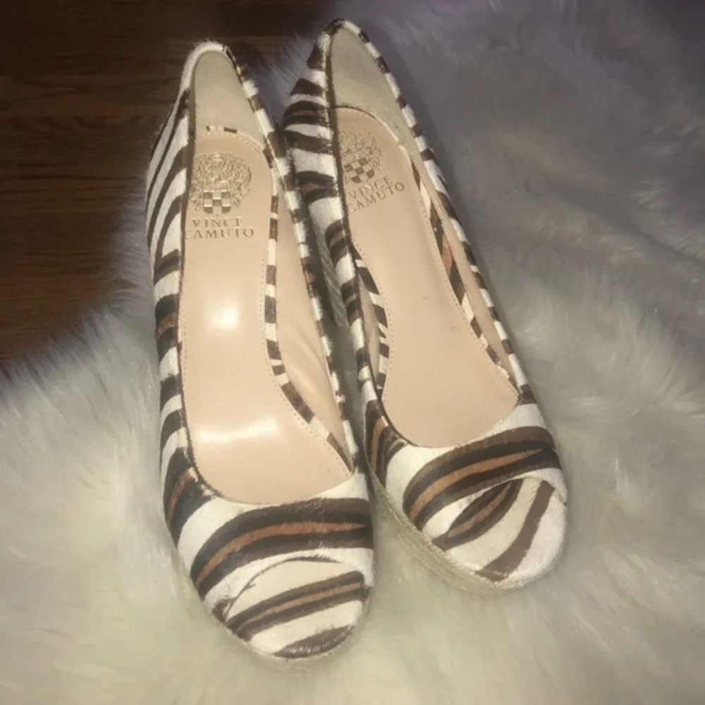 Vince Camuto‎ calf hair espadrille wedge size 9.5